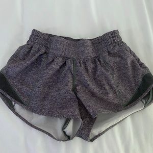 LULULEMON ATHLETICA HOTTY HOT II SIZE 2 SHORTS